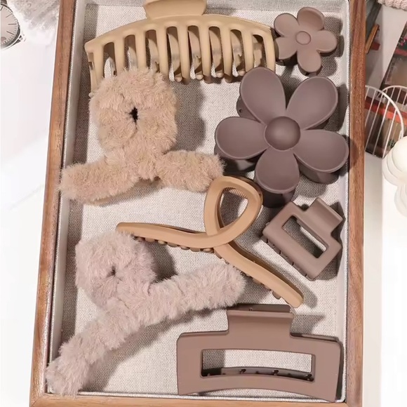 Other - Assorted Brown Hair Clips Set
0204